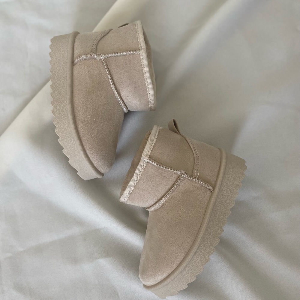 Super trendy stone color